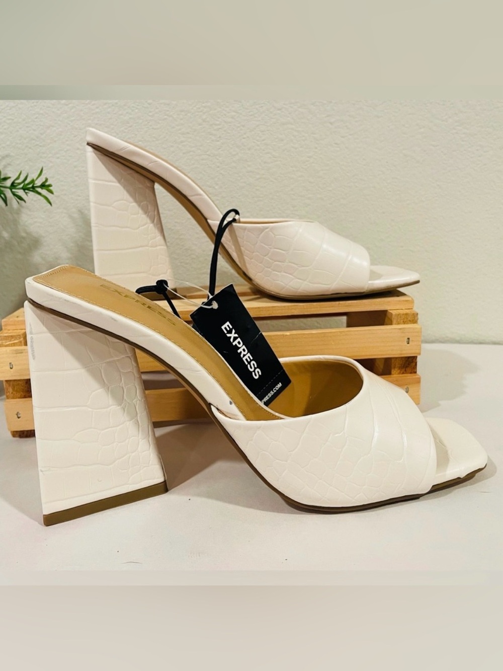 Express Square Toe Faux Croc Leather Triangle Heels | NWT | Flawed